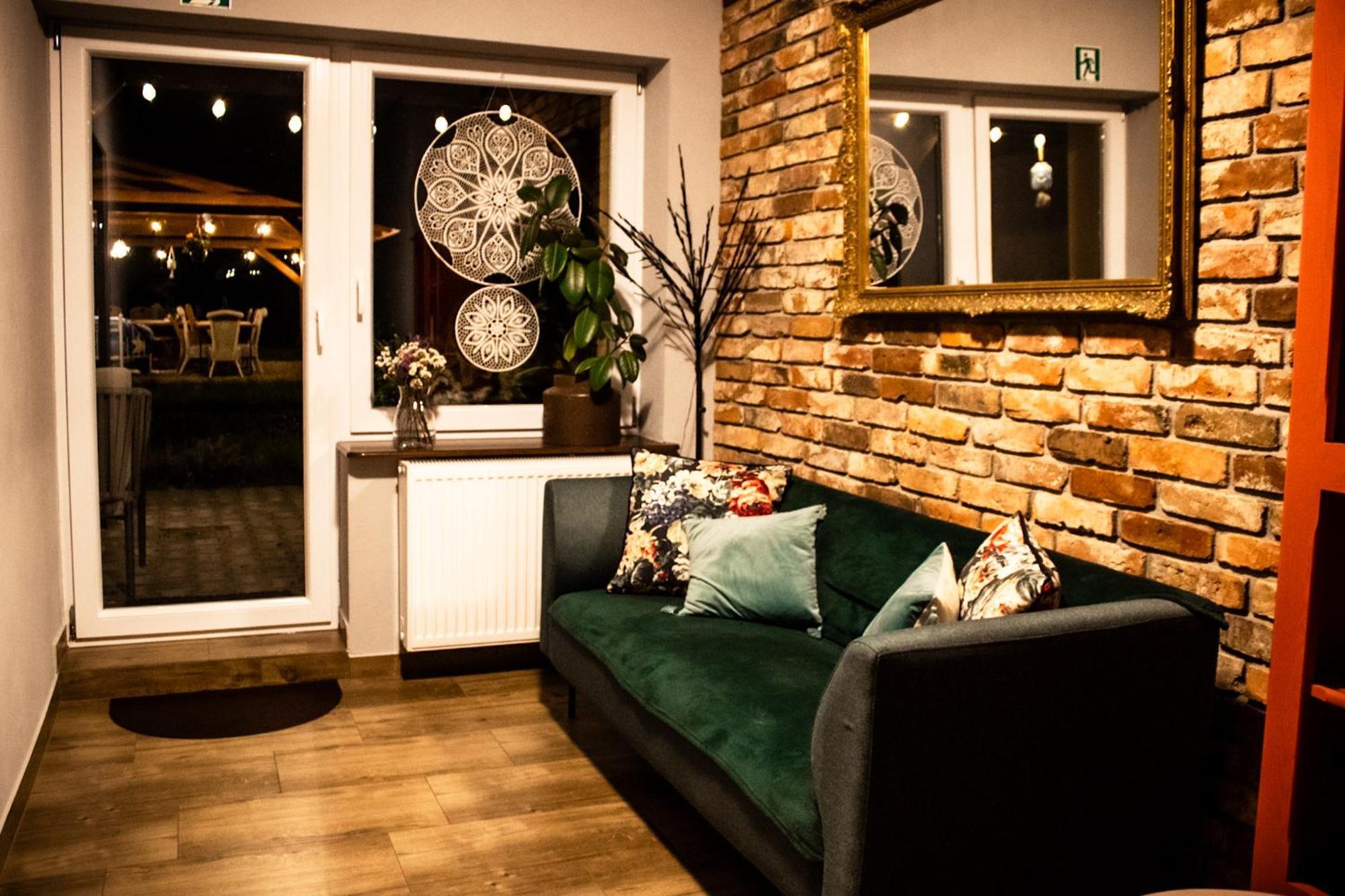 Uroczysko Olesnica Bed and Breakfast Chodzież Exteriör bild