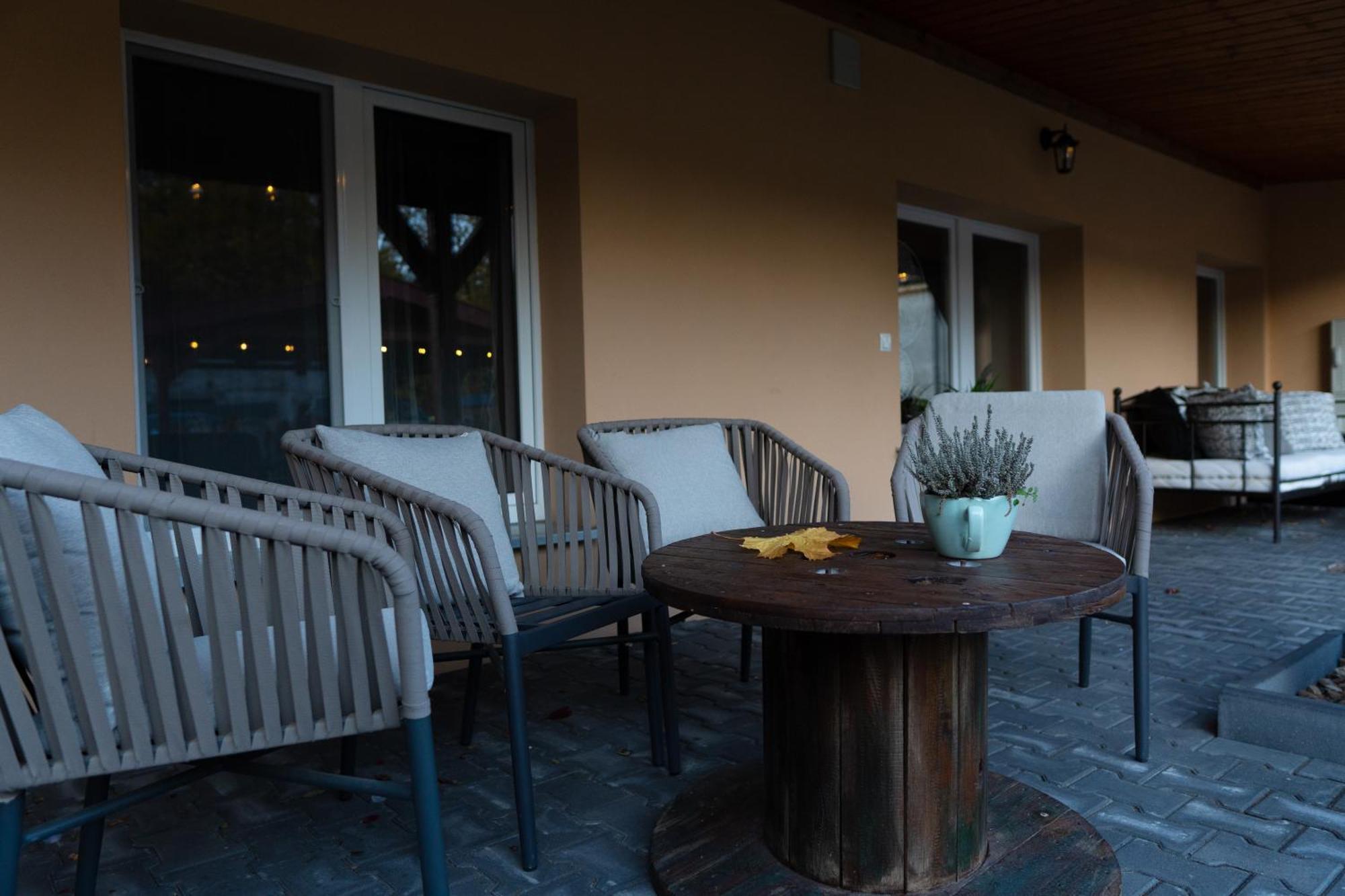 Uroczysko Olesnica Bed and Breakfast Chodzież Exteriör bild